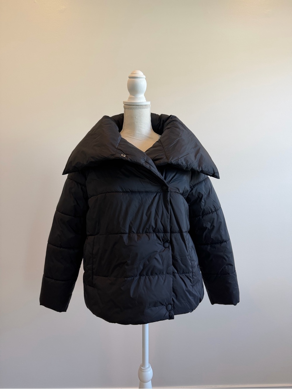 Banana Republic Black Oversized Collar Puffer Jacket - Women's